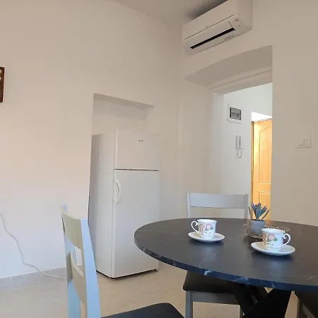 Ascent Studio, Center Apartman