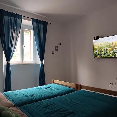 Ascent Studio, Center * بولا
